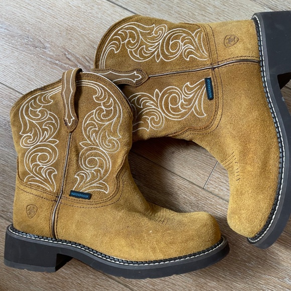 Ariat Womens Fatbaby Heritage Waterproof Western boot Size 91/2 B - Picture 3 of 9